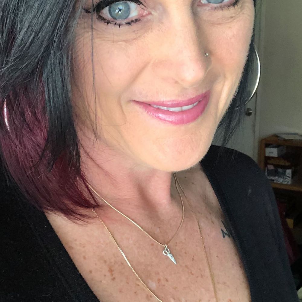 Meet your Posher, Debi